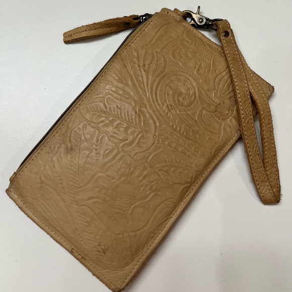 Charger Clutch - Picture 2 of 5